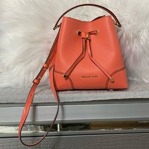 🧡Michael Kors 🧡SM Bucket Purse 👛